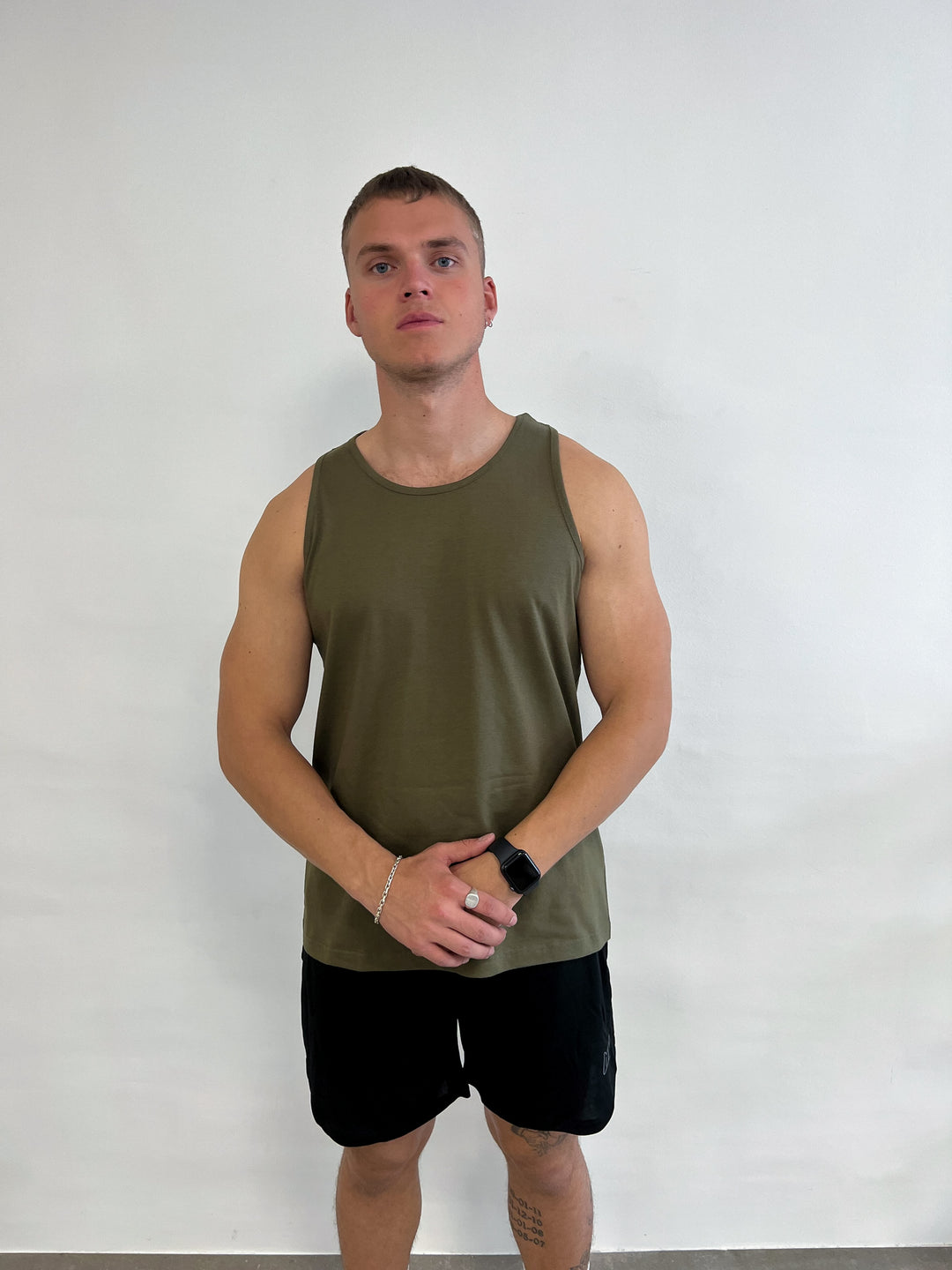 Mens essential Tank Top Army Green